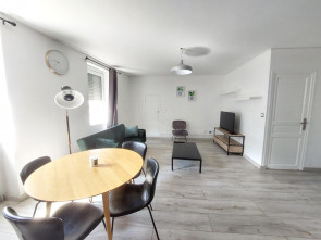 Appartement rénové en Location à Saint-etienne / 5 pièces 85m2