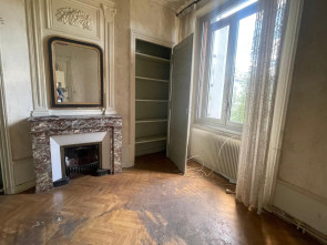 Appartement à rénover en Vente à Saint-etienne / 2 pièces 43m2