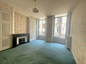 Appartement à rénover en Vente à Saint-etienne / 4 pièces 115m2